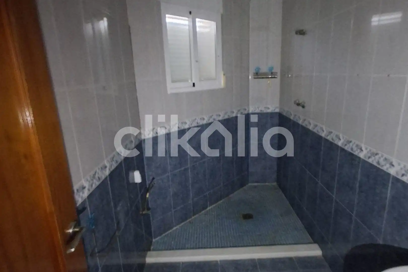 Badezimmer von Einfamilien-Reihenhaus zum Verkauf in Campos del Río mit Klimaanlage, Terrasse und Abstellraum