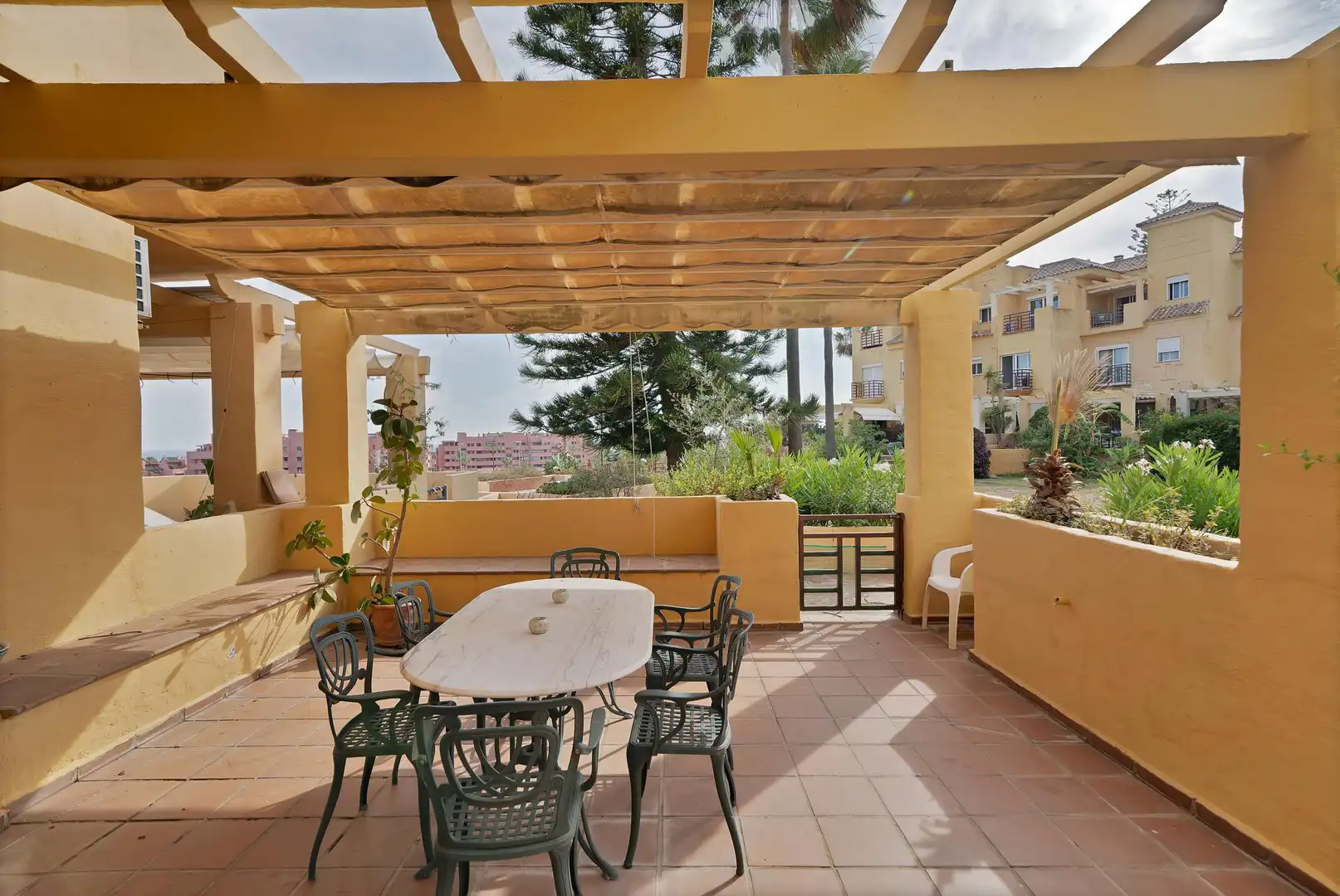 Terraza de Casa adosada en venta en Estepona con Aire acondicionado, Calefacción y Jardín privado