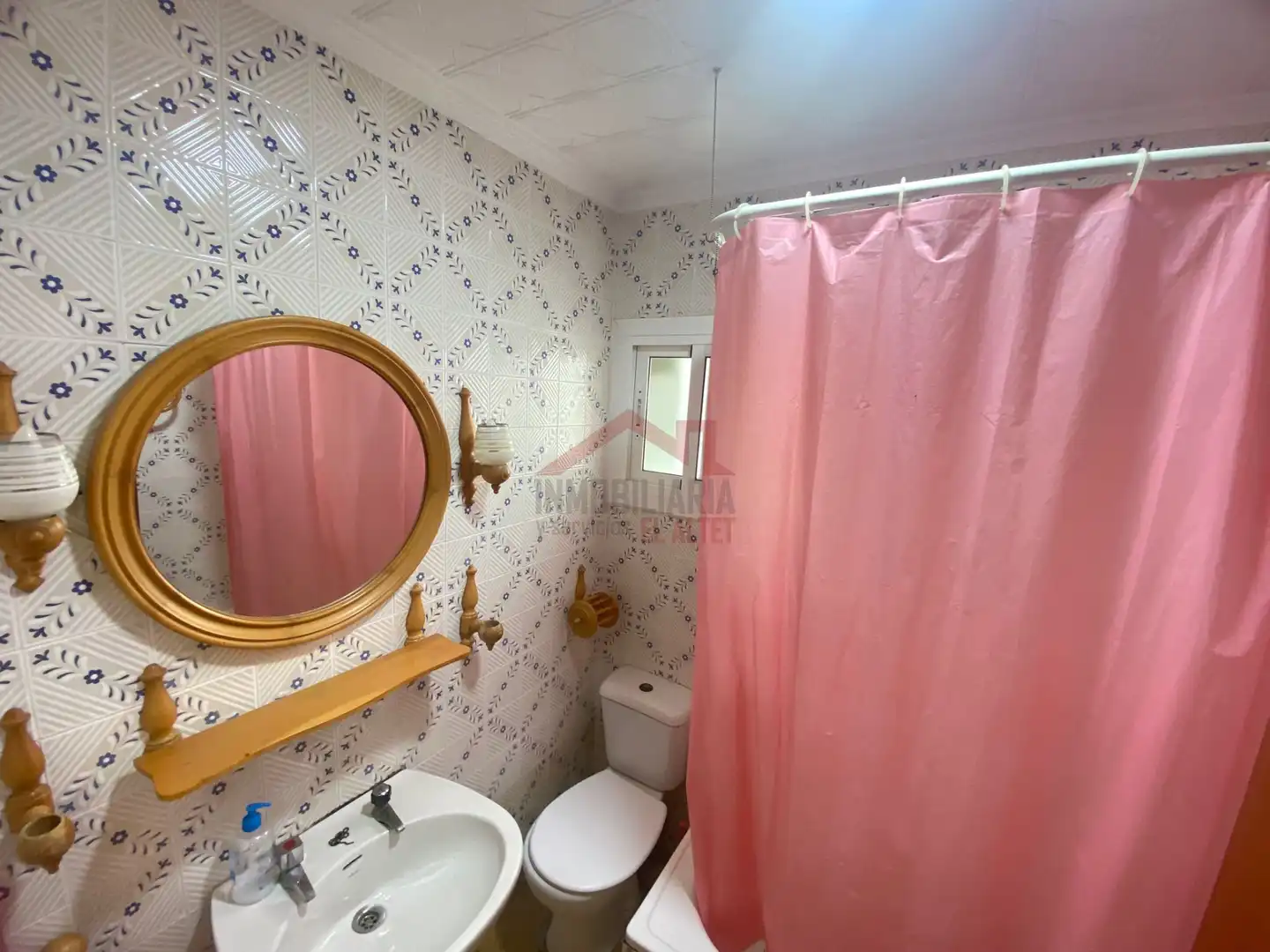 Baño de Piso en venta en Elche / Elx con Trastero y Balcón