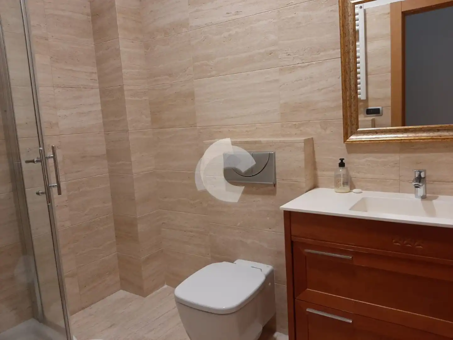 Badezimmer von Wohnung zur Miete in Vigo  mit Heizung, Parkett und Abstellraum