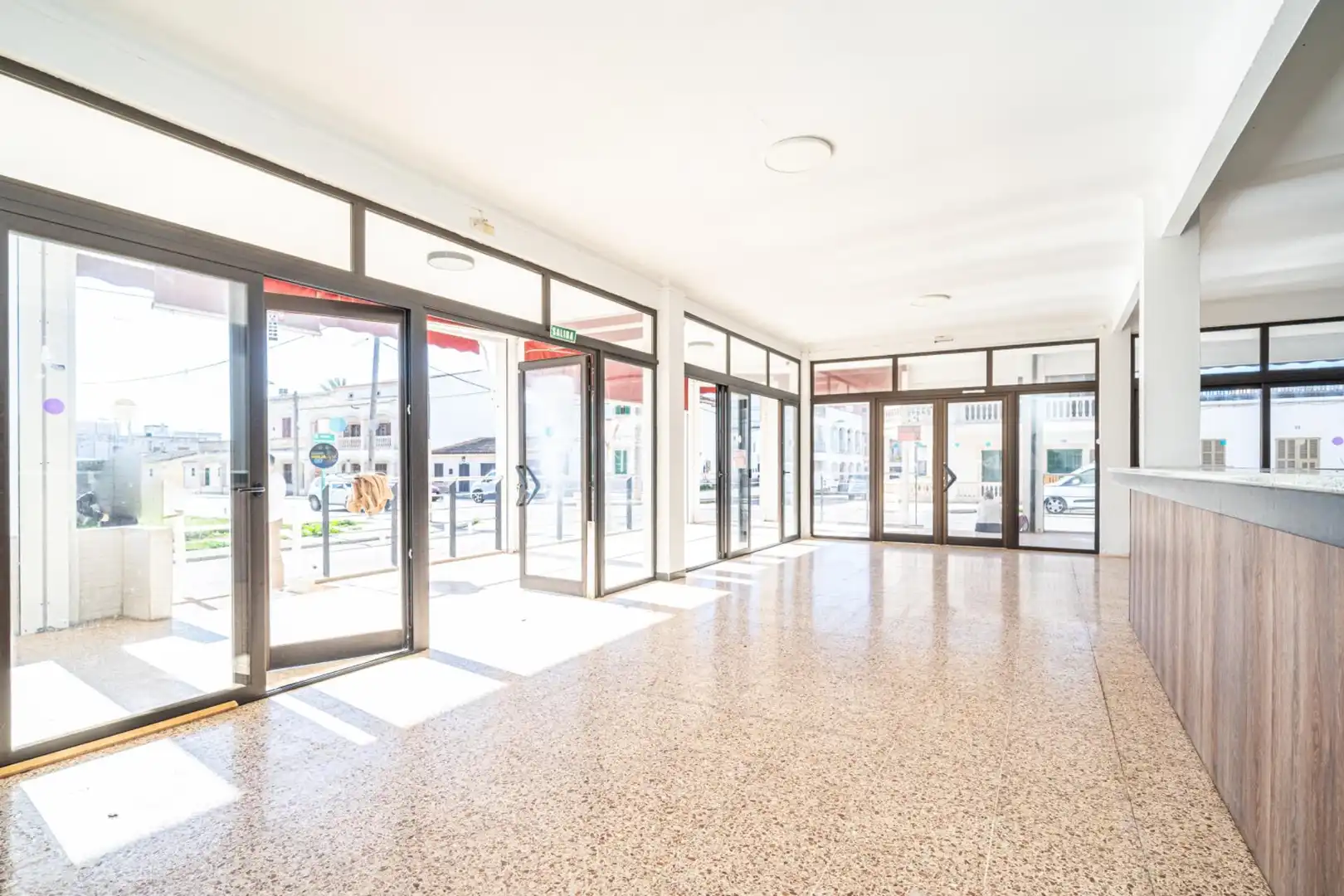 Commercial properties for sale in Llucmajor  with Air Conditioner, Heating and Terrace