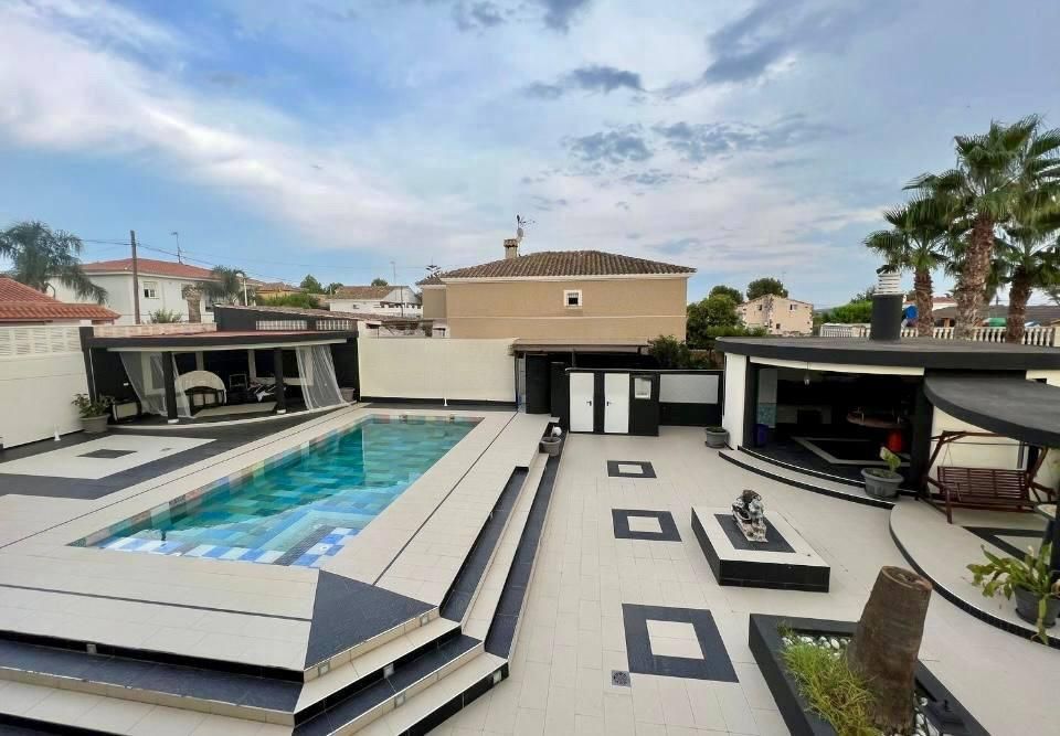 Terrace of House or chalet for sale in Montserrat  with Air Conditioner, Heating and Private garden
