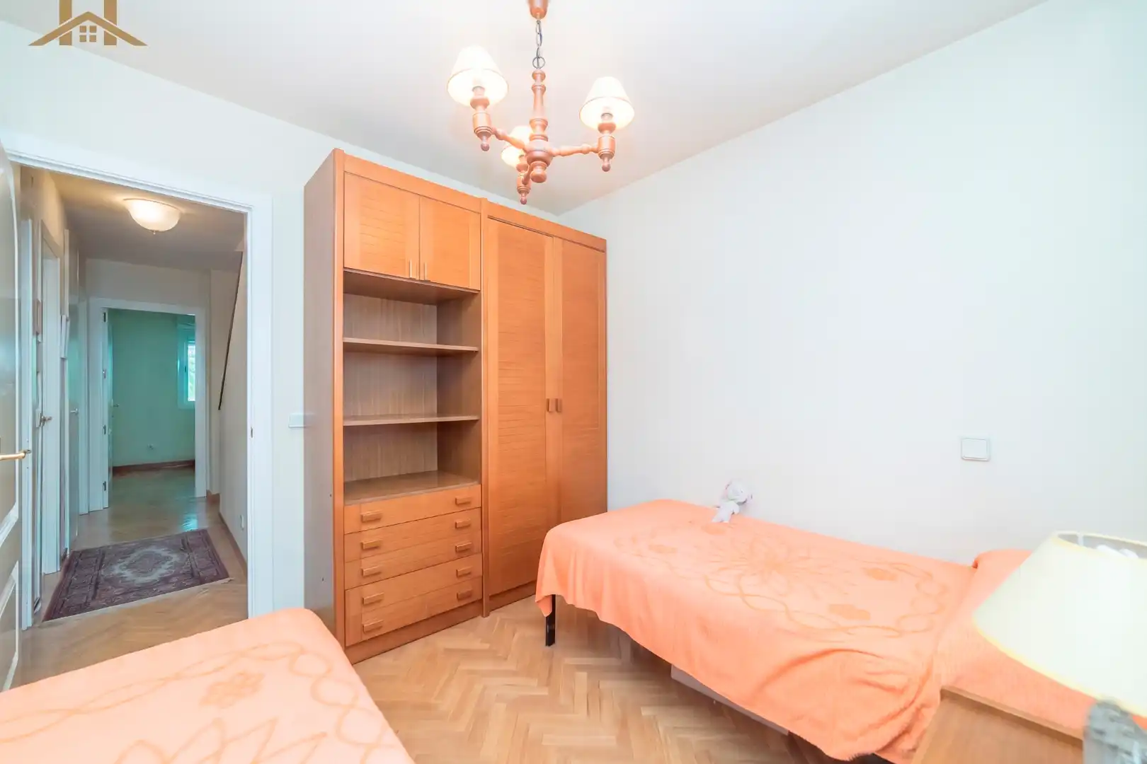 Habitación de Casa adosada en venta en Madrid con Aire acondicionado, Calefacción y Jardín privado