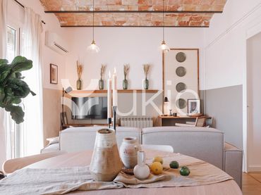 Mini appartamento con balcone in affitto a Carrer de Bailèn