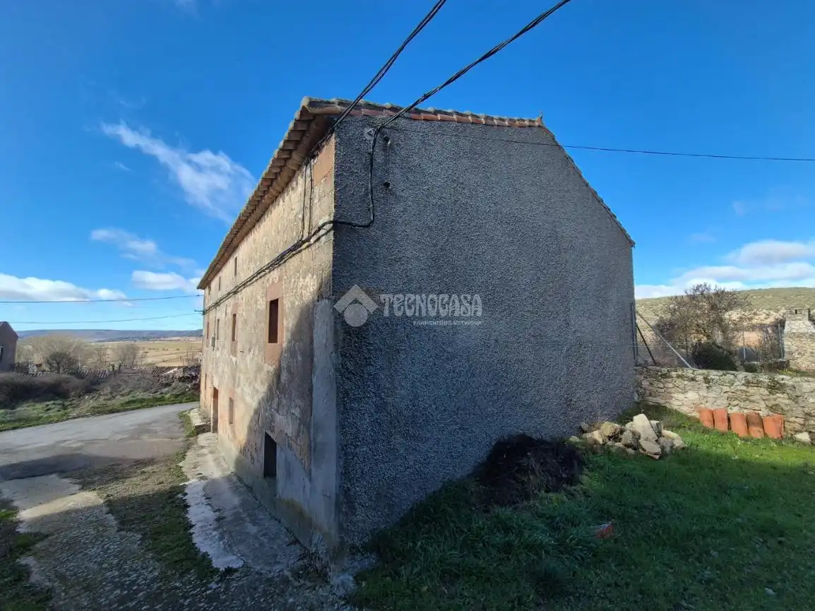 Vista exterior de Finca rústica en venda en Sigüenza amb Calefacció i Moblat