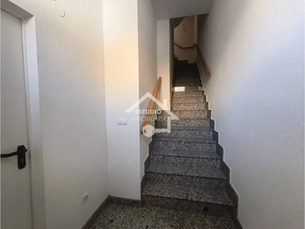 Casa adosada en venta en Mendavia con Calefacción, Jardín privado y Parquet