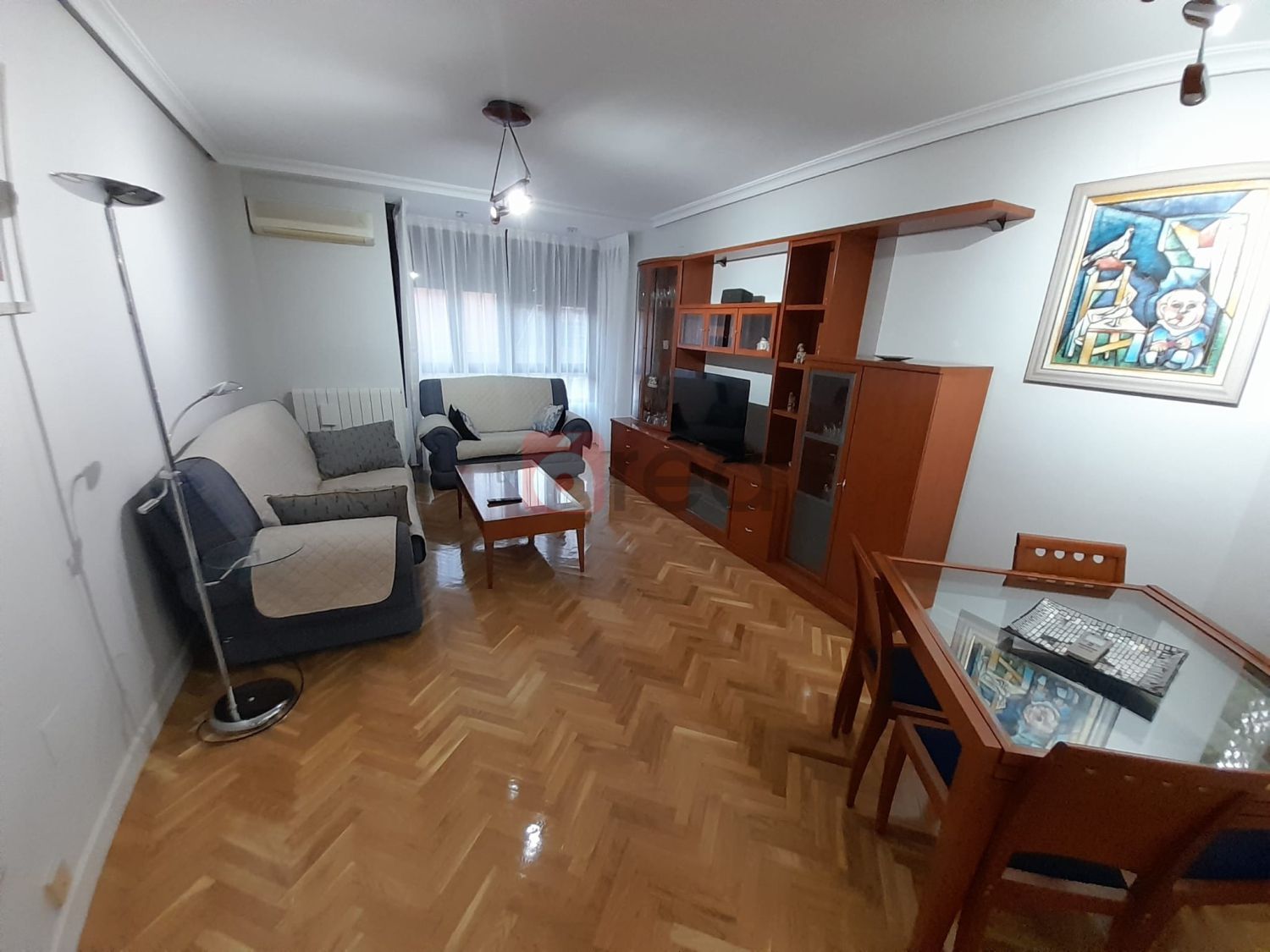 Living room of Flat to rent in Cuenca Capital  with Air Conditioner, Heating and Parquet flooring