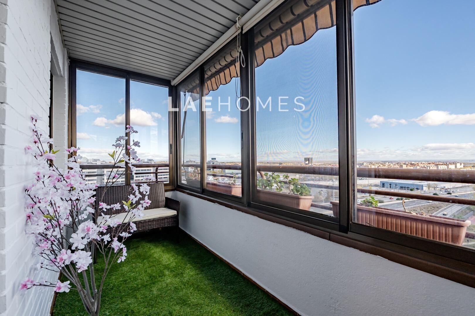 Balcony of Flat for sale in  Madrid Capital  with Heating, Parquet flooring and Community pool