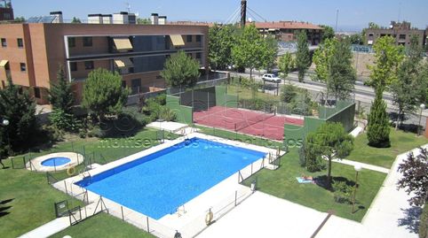 Apartamento bajo con jardín en urbanización calle Babilonia.
