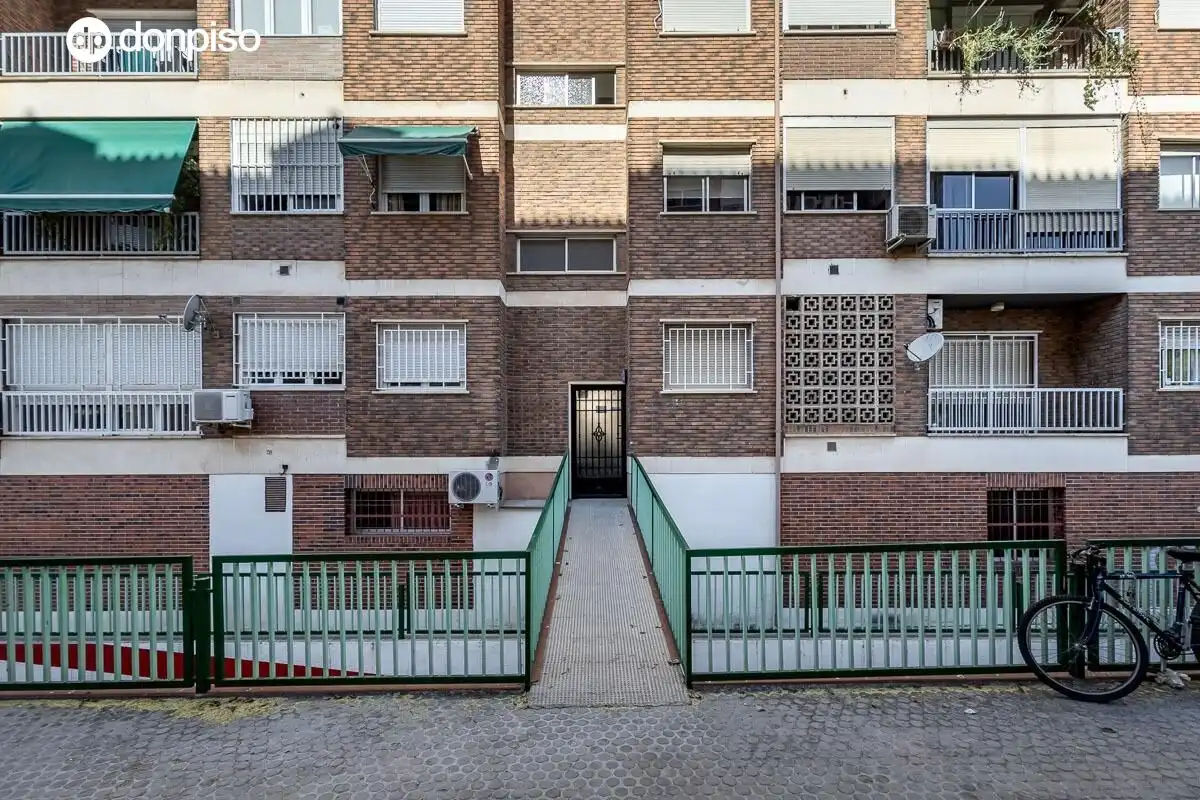 Exterior view of Flat for sale in Granada  with Air Conditioner, Heating and Terrace