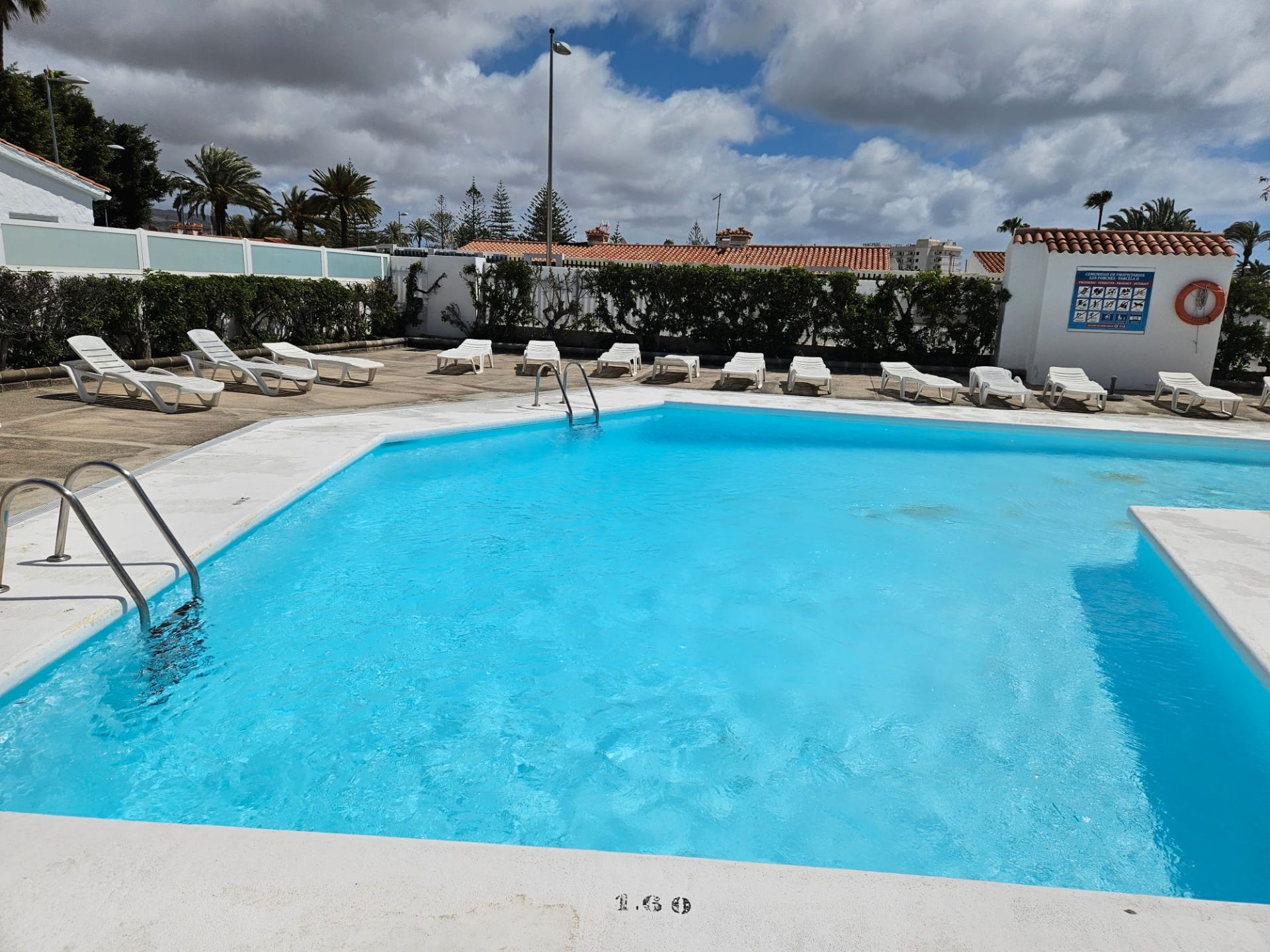 Piscina de Casa o xalet en venda en San Bartolomé de Tirajana amb Aire condicionat, Jardí privat i Moblat