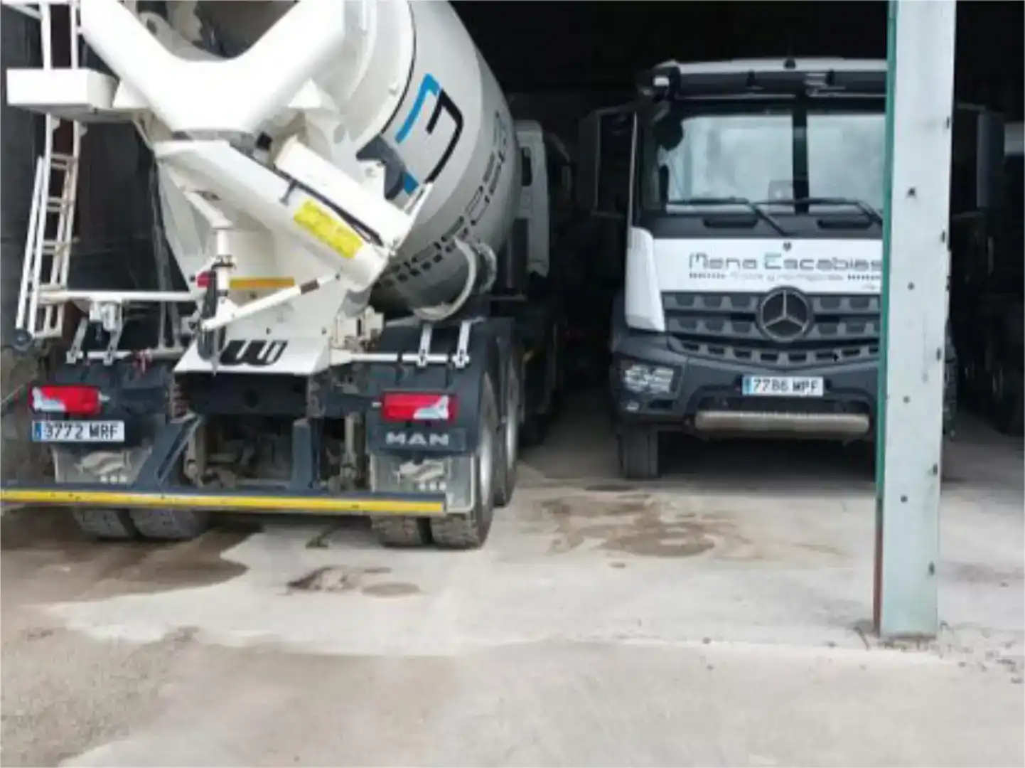 Parkplatz von Fabrikhallen zur Miete in Andújar