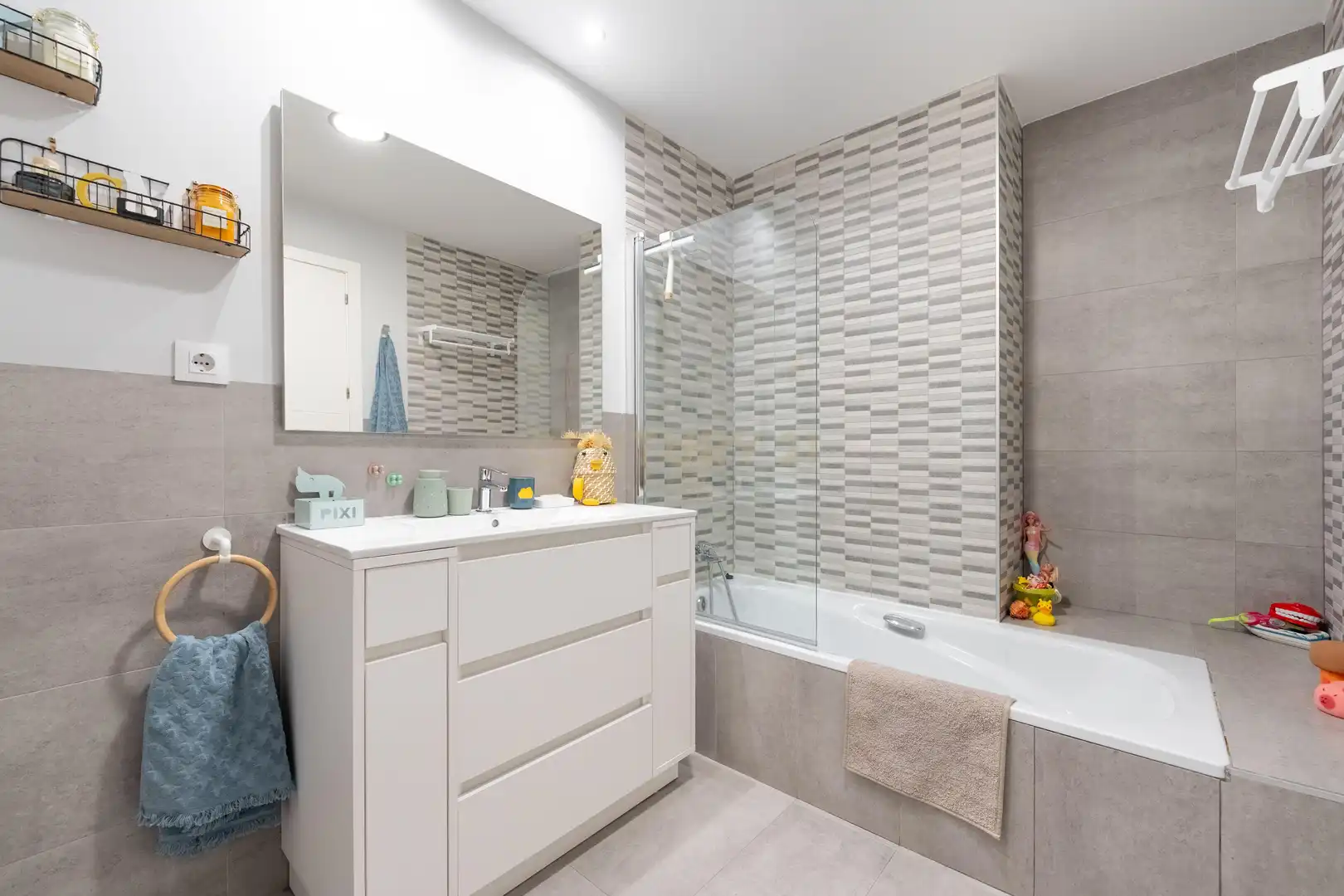 Bany de Apartament en venda en Madrid amb Aire condicionat, Traster i Forn