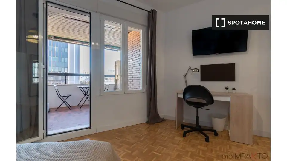 Room in Almenara -Ventilla