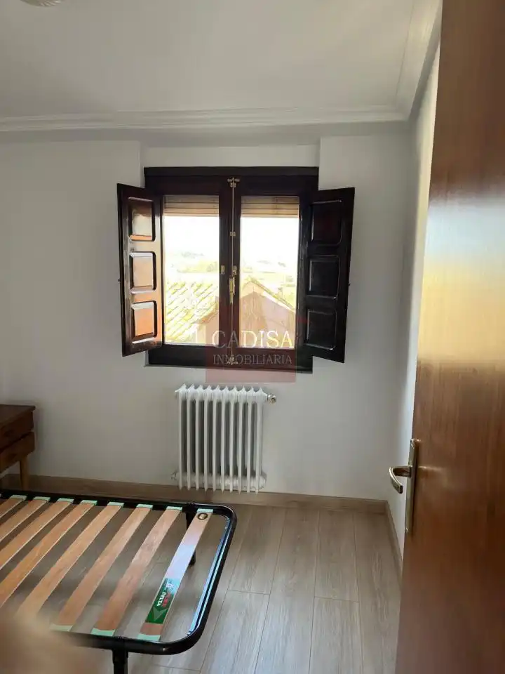 Habitación de Piso en venta en Ledesma con Calefacción y Balcón