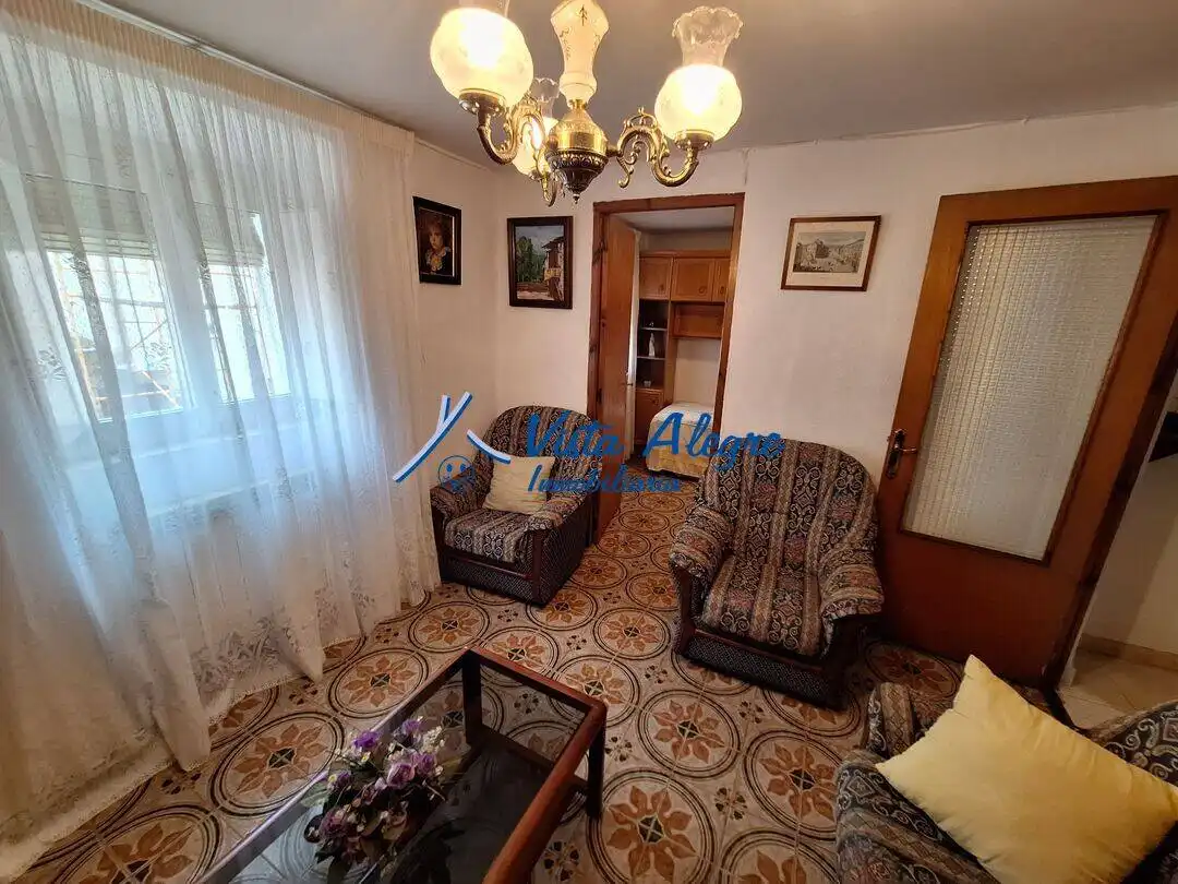 Sala de estar de Casa o chalet en venta en Ollauri con Calefacción, Trastero y Amueblado