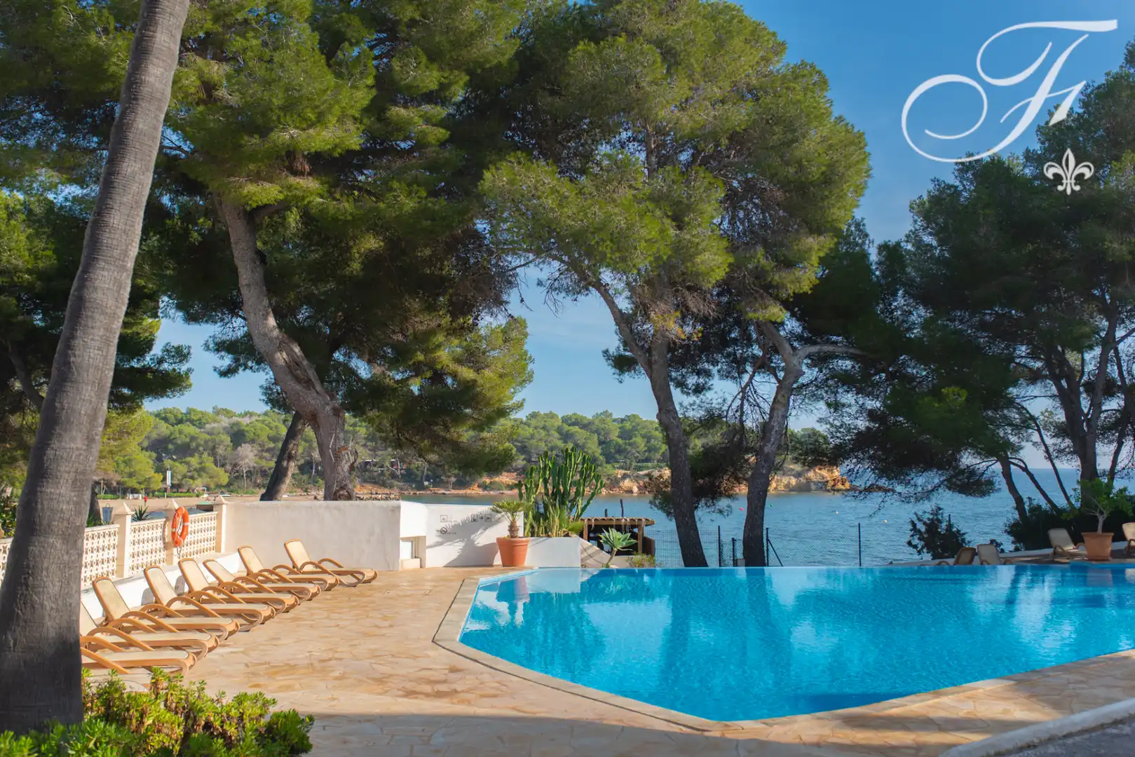 Piscina de Apartamento en venta en Santa Eulària des Riu con Aire acondicionado, Terraza y Piscina comunitaria