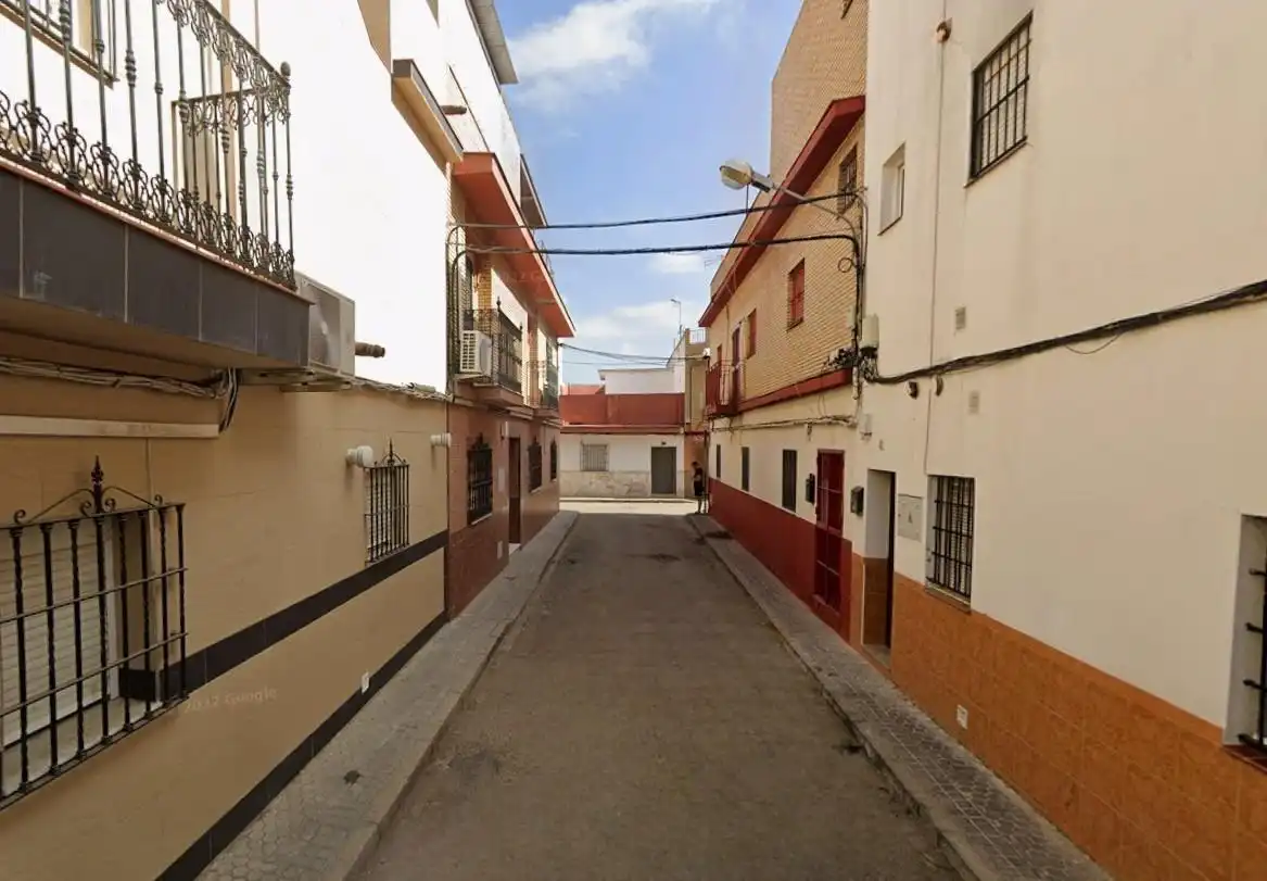 Adossat en venda a Este - Alcosa- Torreblanca