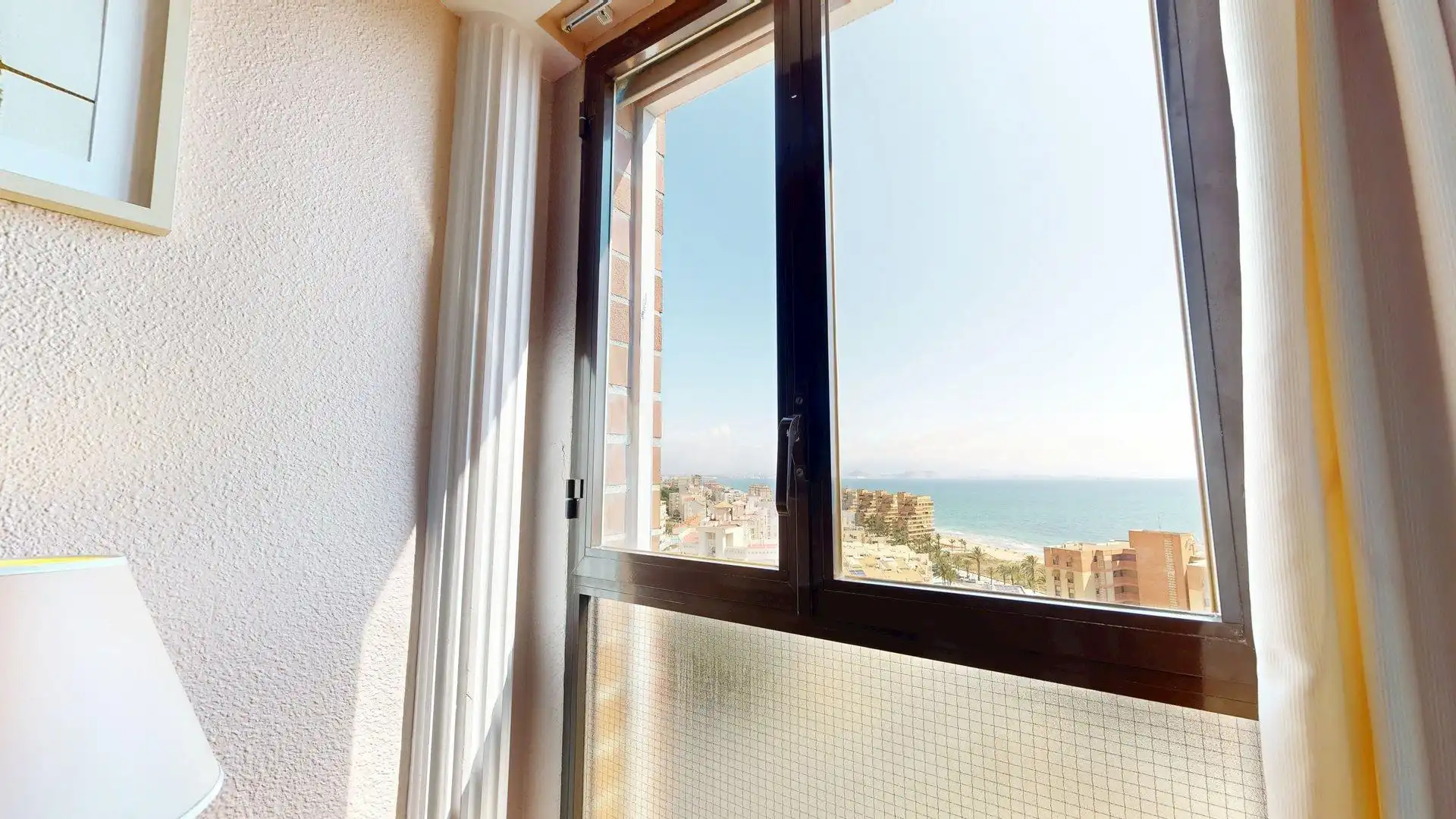 Dormitori de Apartament de lloguer en Elche / Elx amb Aire condicionat, Calefacció i Jardí privat