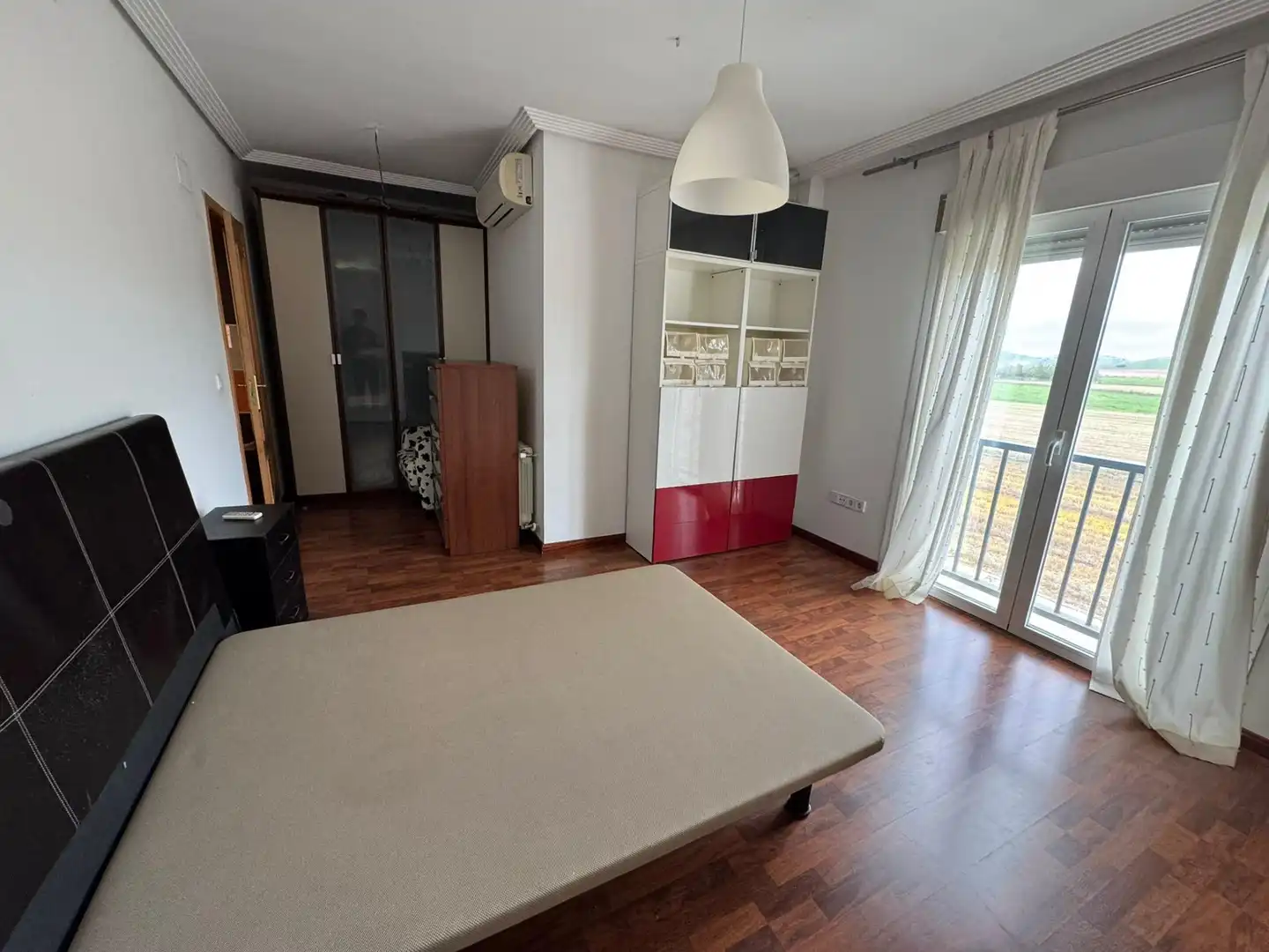 Habitación de Casa adosada en venta en Poblete con Aire acondicionado, Calefacción y Jardín privado