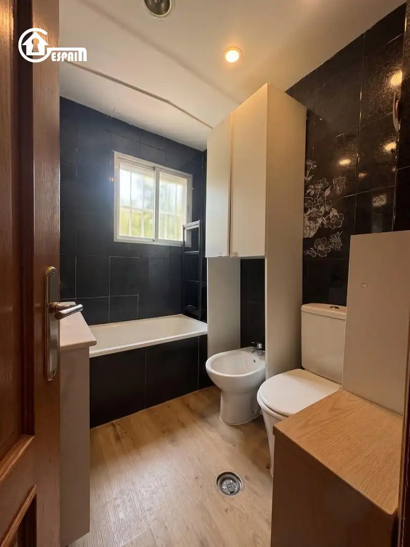 Badezimmer von Wohnung zum Verkauf in Madrid mit Klimaanlage und Heizung