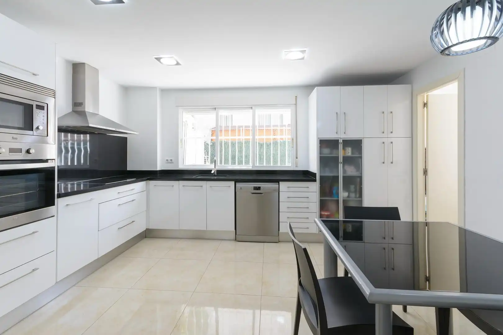Küche von Maisonette zum Verkauf in Gandia mit Klimaanlage, Heizung und Privatgarten