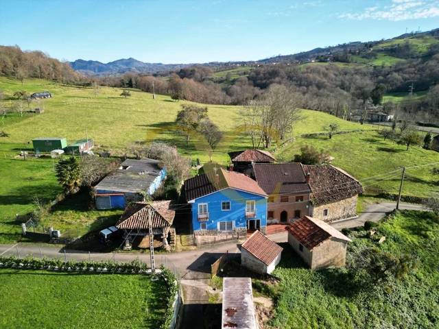 Casa-chalet en Venta en Soto de Dueñas en Parres