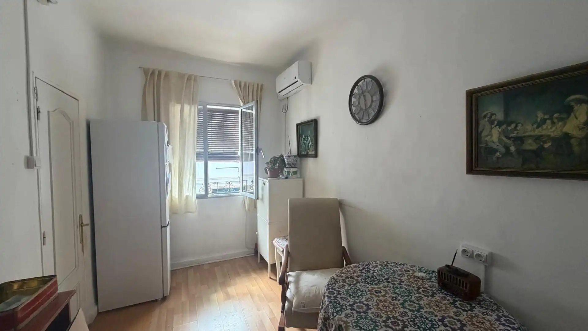 Bedroom of Flat for sale in  Sevilla Capital