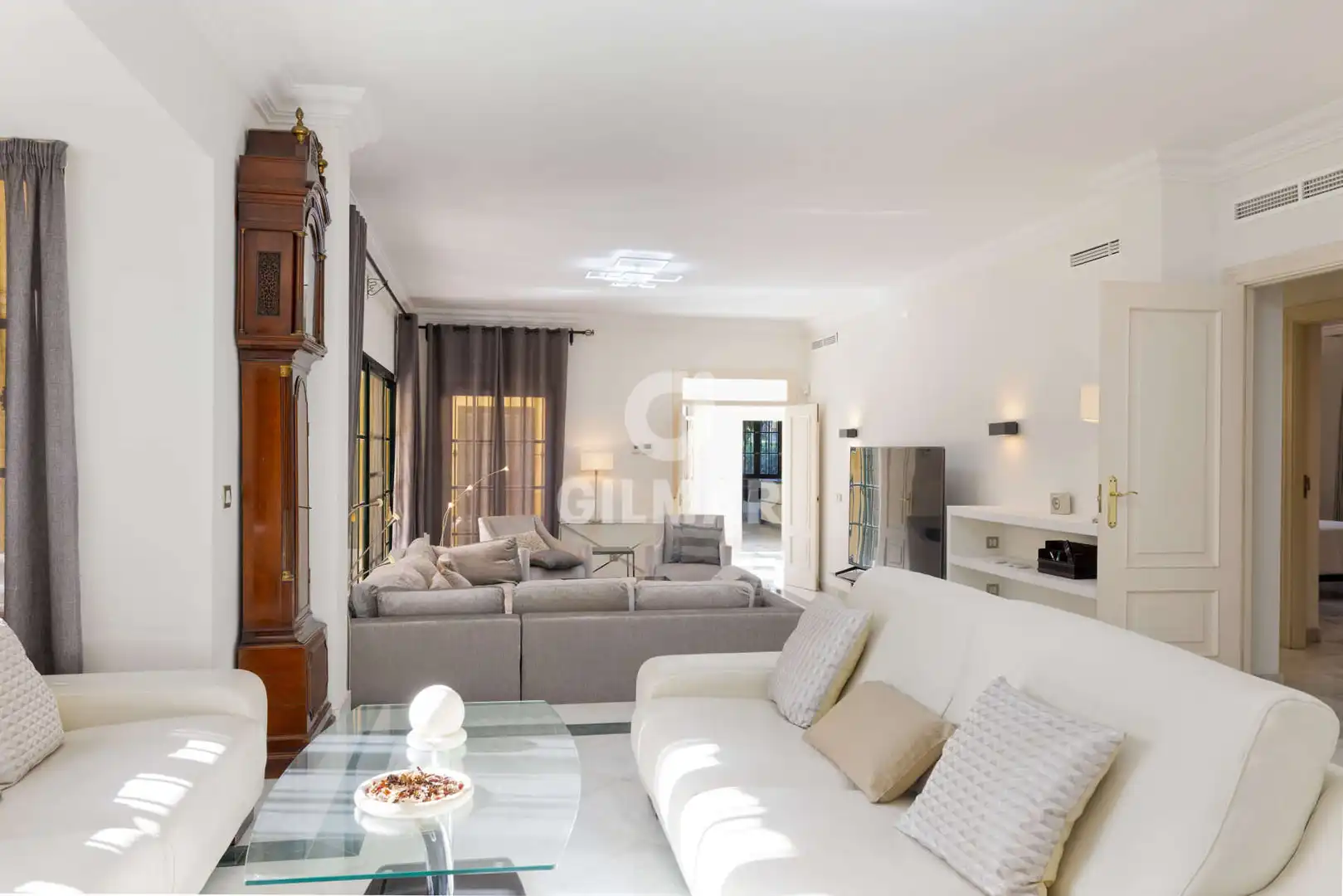 Sala de estar de Casa o chalet en venta en Estepona con Calefacción, Jardín privado y Piscina