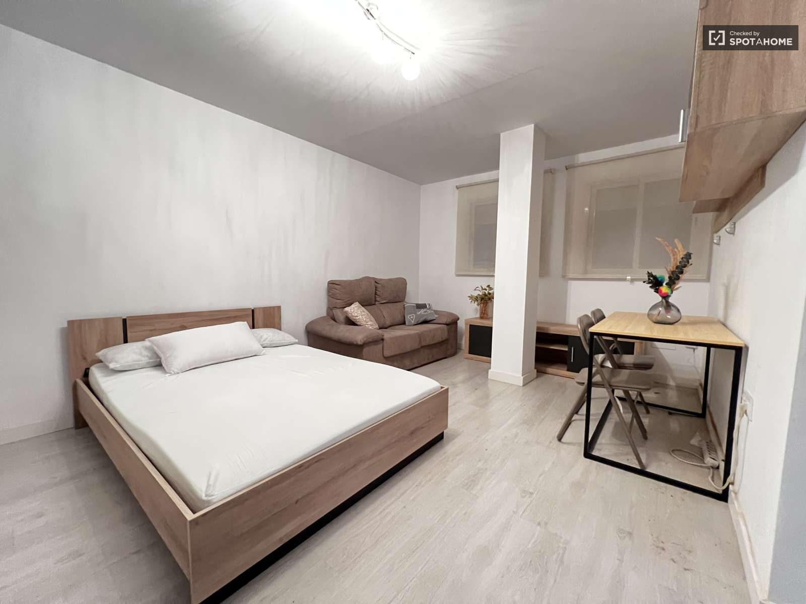 Dormitori de Pis per a compartir en  Valencia Capital amb Aire condicionat i Terrassa