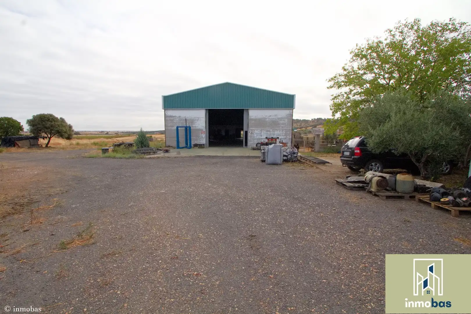 Vista exterior de Nau industrial en venda en Valverde de Leganés
