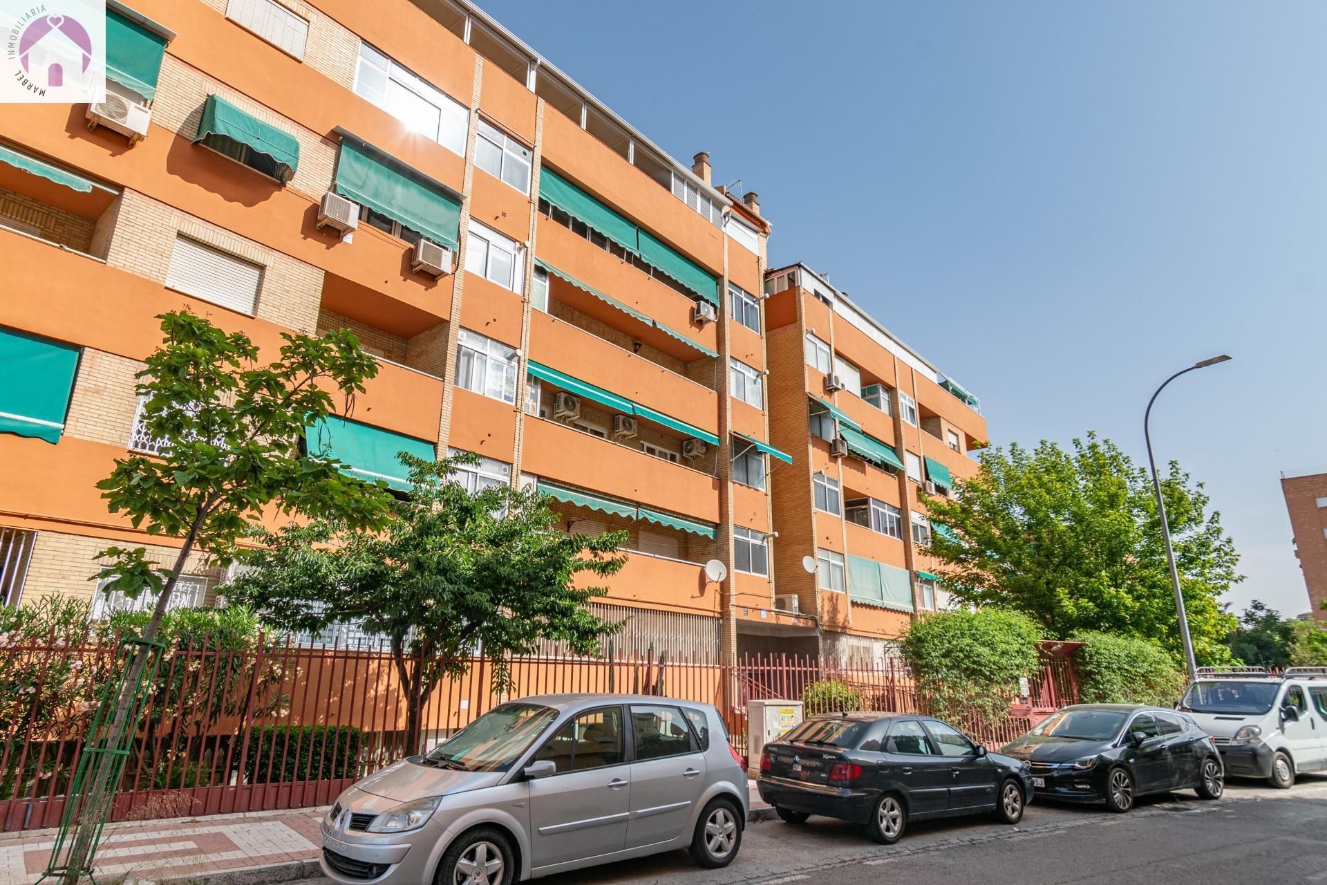 Vista exterior de Pis en venda en  Granada Capital amb Terrassa i Balcó