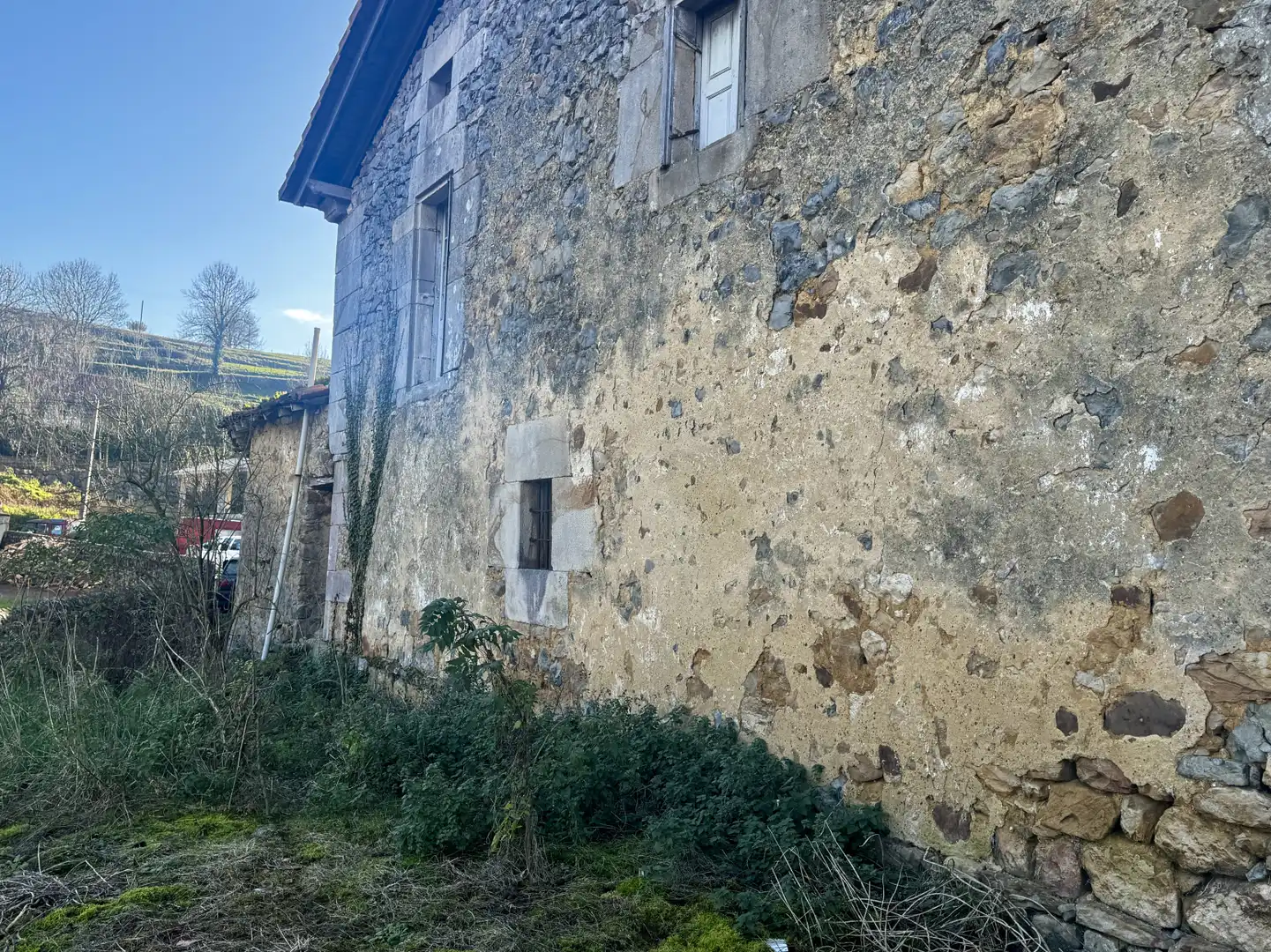 Vista exterior de Casa o xalet en venda en Villafufre amb Jardí privat