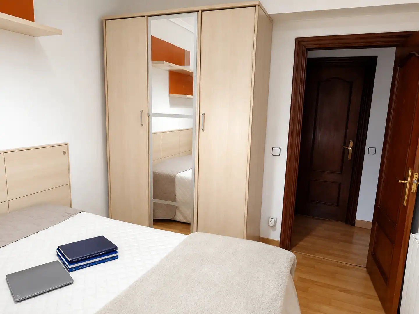 Dormitori de Pis de lloguer en Santander amb Calefacció, Terrassa i Moblat