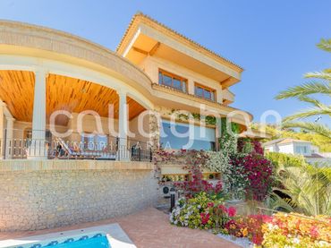 Villa con balcone in vendita a Paseo PORTA COELI