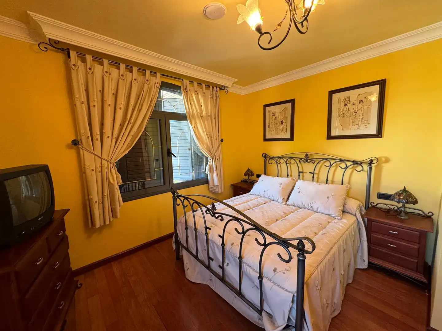 Bedroom of Houses for sale in Cacabelos  with Heating, Private garden and Parquet flooring