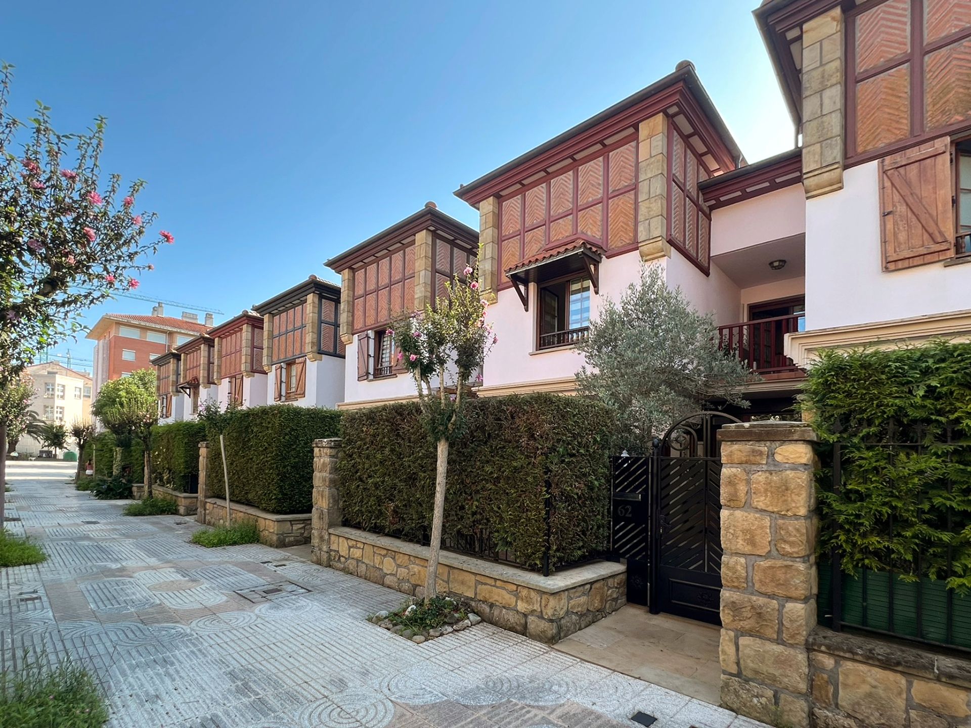 Vista exterior de Casa adosada en venta en Zarautz con Aire acondicionado, Calefacción y Jardín privado