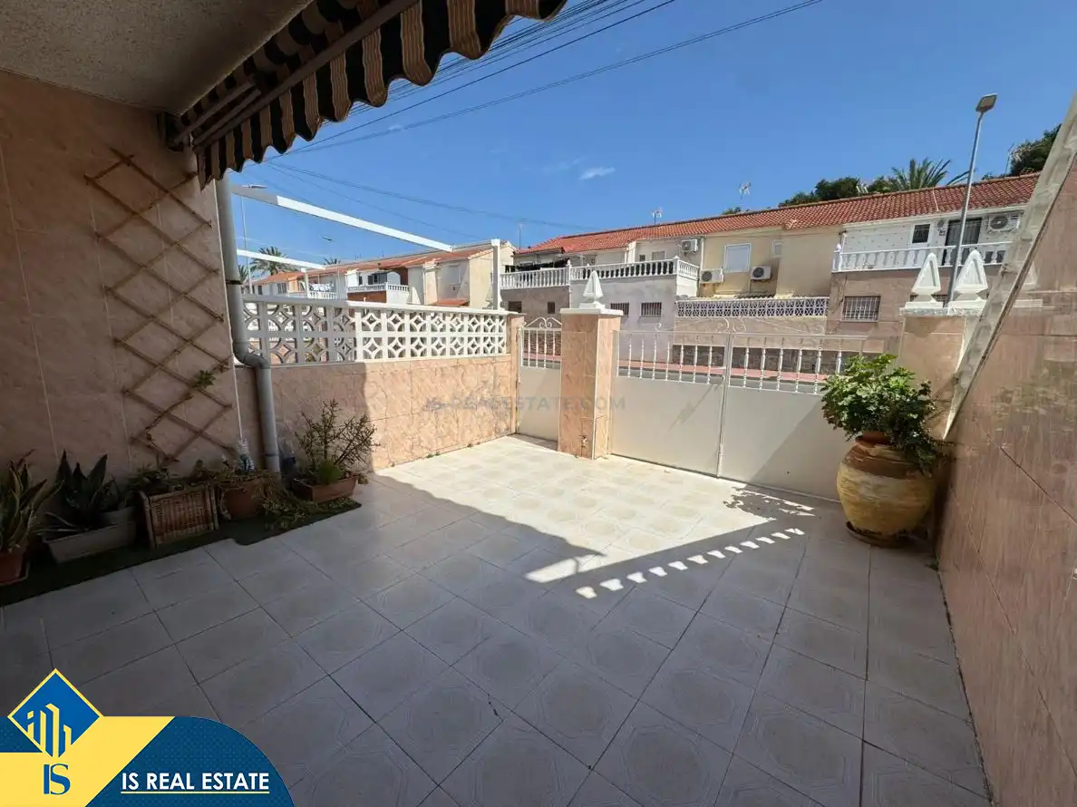 Bungalow con terraza, en la provincia de Alicante, en la ciudad de Torrevieja, en la zona de Playa de los Náufragos. 3 habitacione, imatge 3