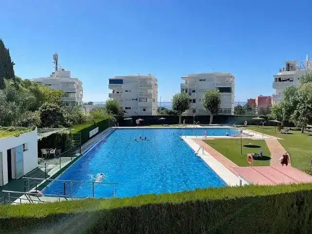 Piscina de Pis en venda en Estepona amb Aire condicionat, Parquet i Piscina