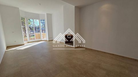Foto 3 de Casa adosada en venda a Avenida Ingeniero José Luis Prats, Arenal - La Pólvora, Dos Hermanas