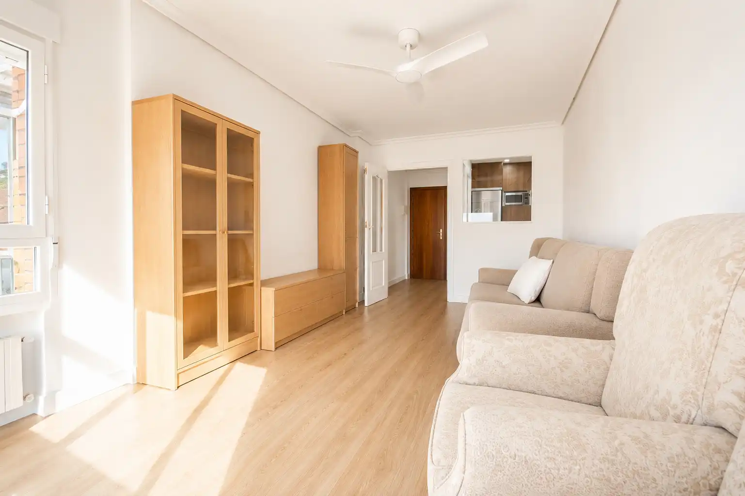 Living room of Flat for sale in Madrid  with Heating, Parquet flooring and Furnished