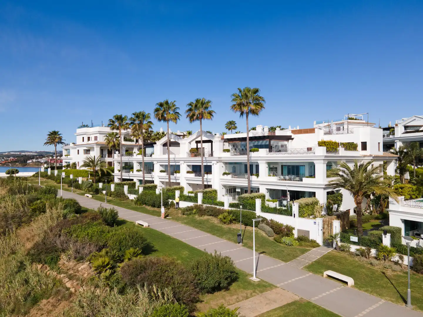 Vista exterior de Planta baja en venta en Estepona con Aire acondicionado, Terraza y Trastero