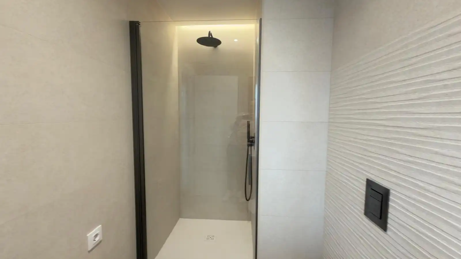 Bathroom of Houses for sale in Alaquàs  with Air Conditioner, Terrace and Furnished