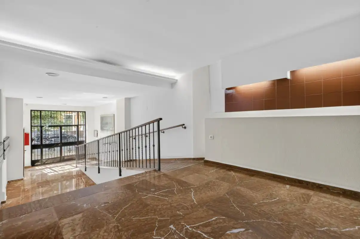 Flat for sale in Sevilla  with Air Conditioner and Heating