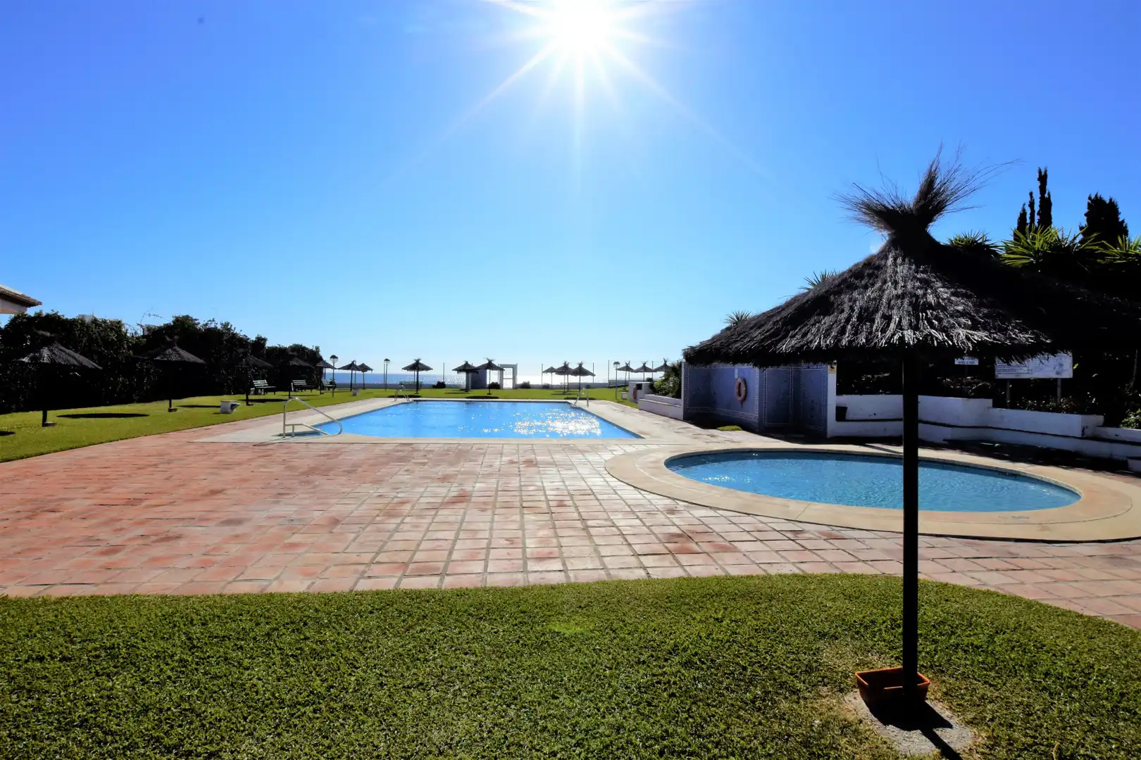 Schwimmbecken von Maisonette zur Miete in Estepona mit Klimaanlage, Terrasse und Schwimmbad