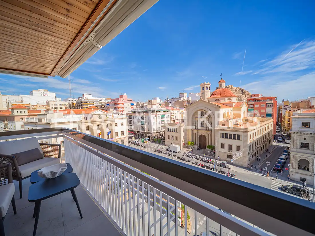 Außenansicht von Wohnung zum Verkauf in Alicante / Alacant mit Klimaanlage, Heizung und Terrasse