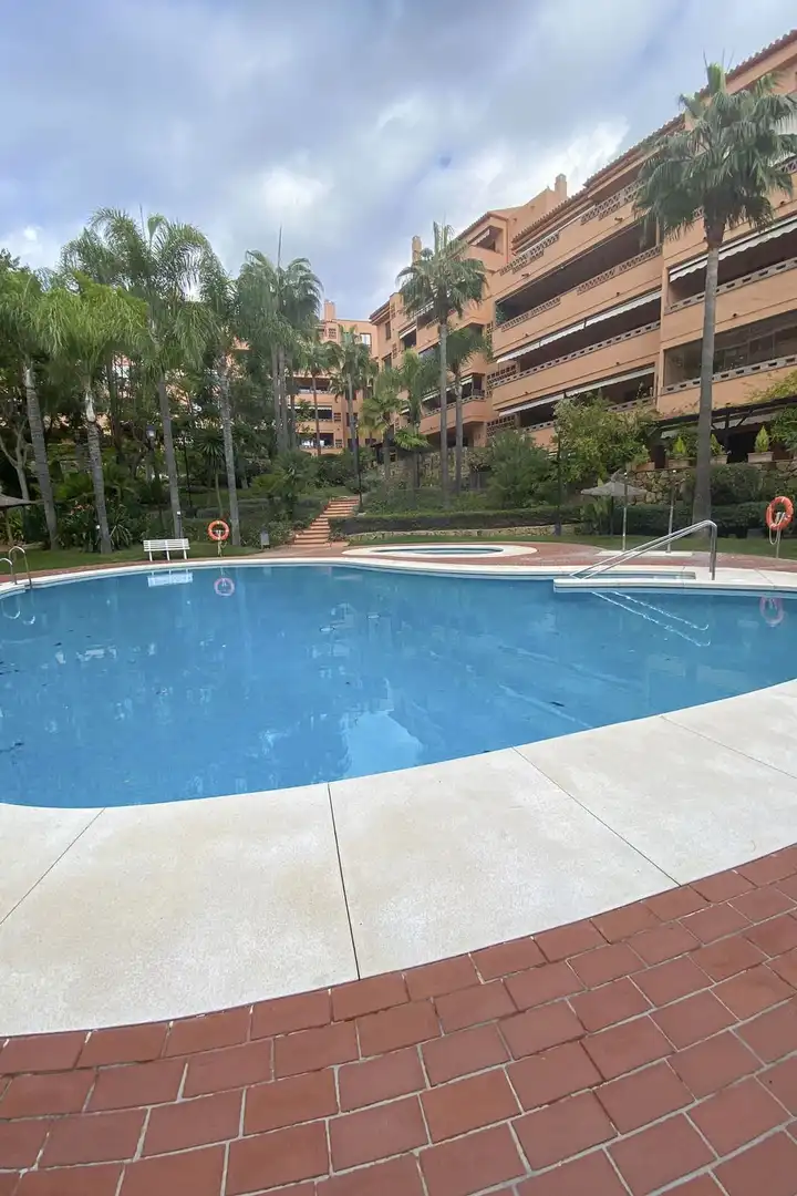 Piscina de Dúplex en venta en Marbella con Aire acondicionado, Terraza y Trastero