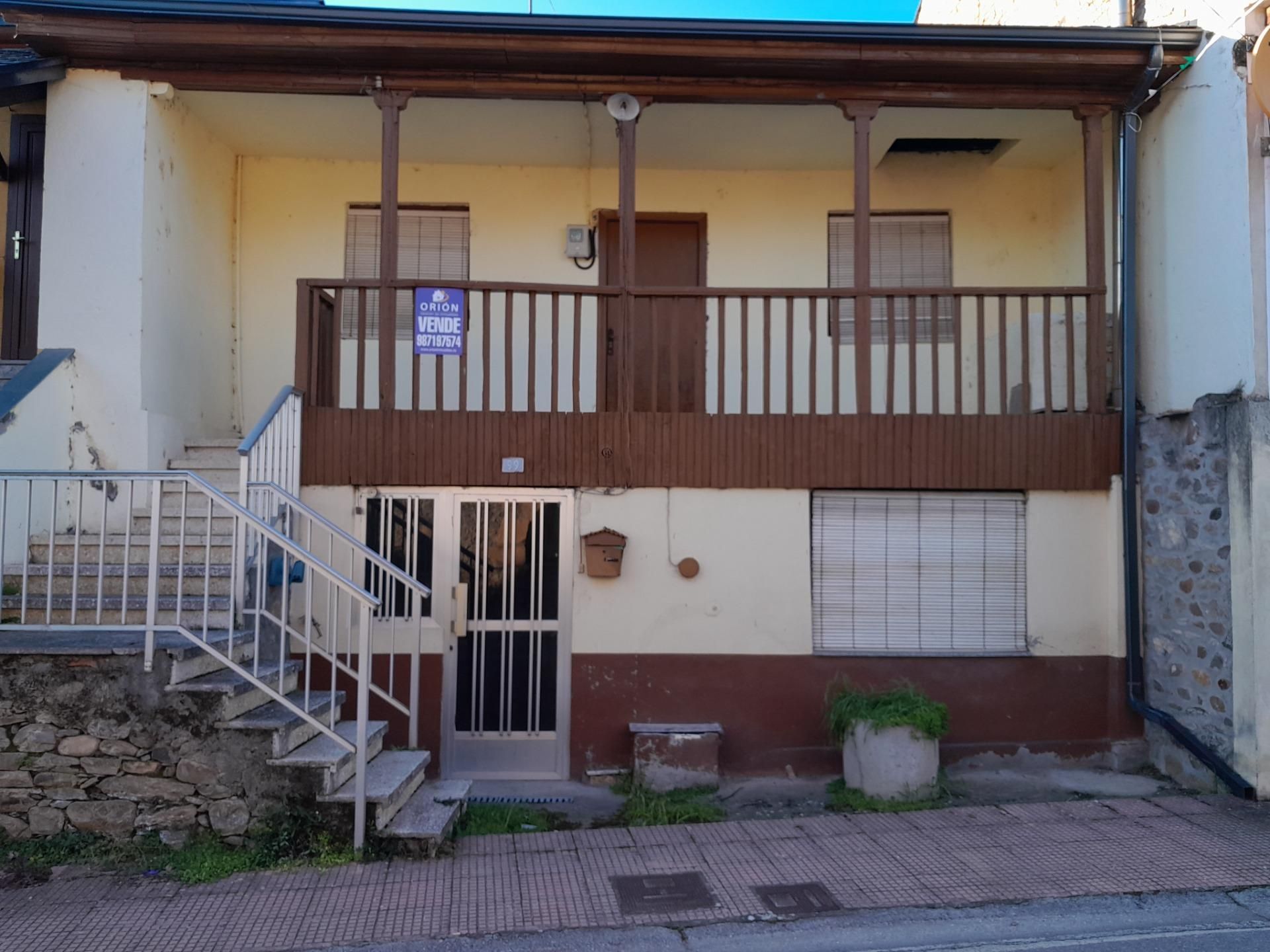 Vista exterior de Finca rústica en venda en Carracedelo amb Calefacció i Jardí privat