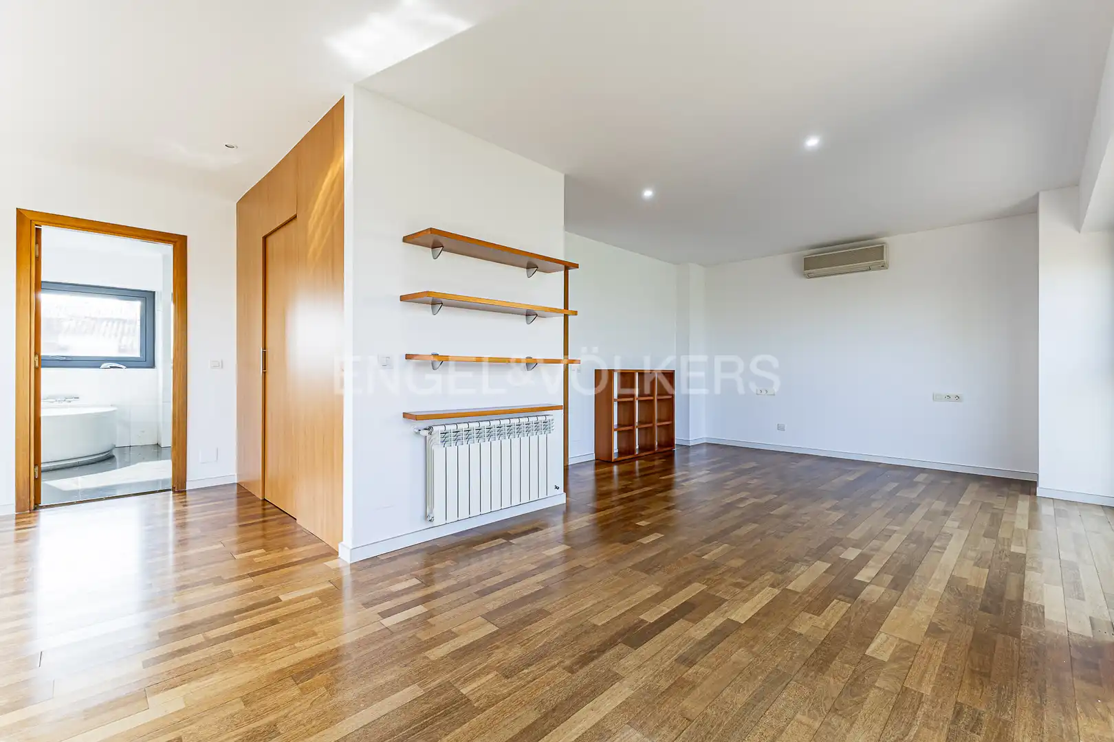 Living room of Houses for sale in Sant Cugat del Vallès  with Air Conditioner, Heating and Private garden