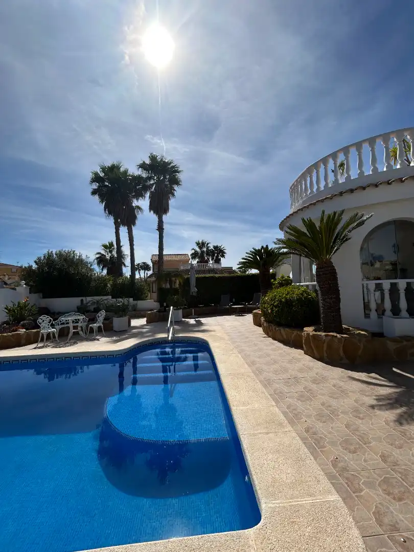 Casa o chalet en venta en Calle Luxemburgo, Monte y Mar